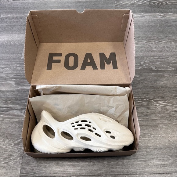 YEEZY FOAM RNR - Picture 6 of 6